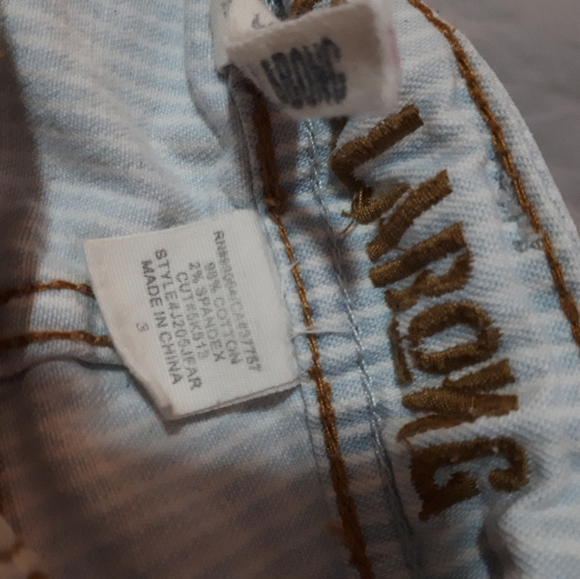 Women's Billabong Shorts - Picture 2 of 3